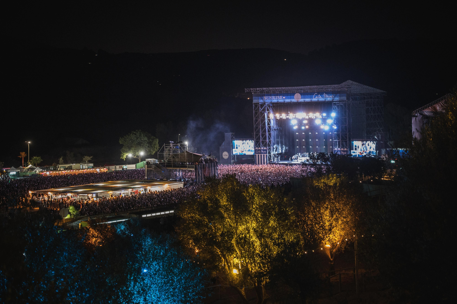 El escenario sunrise del festival Cala Mijas.
