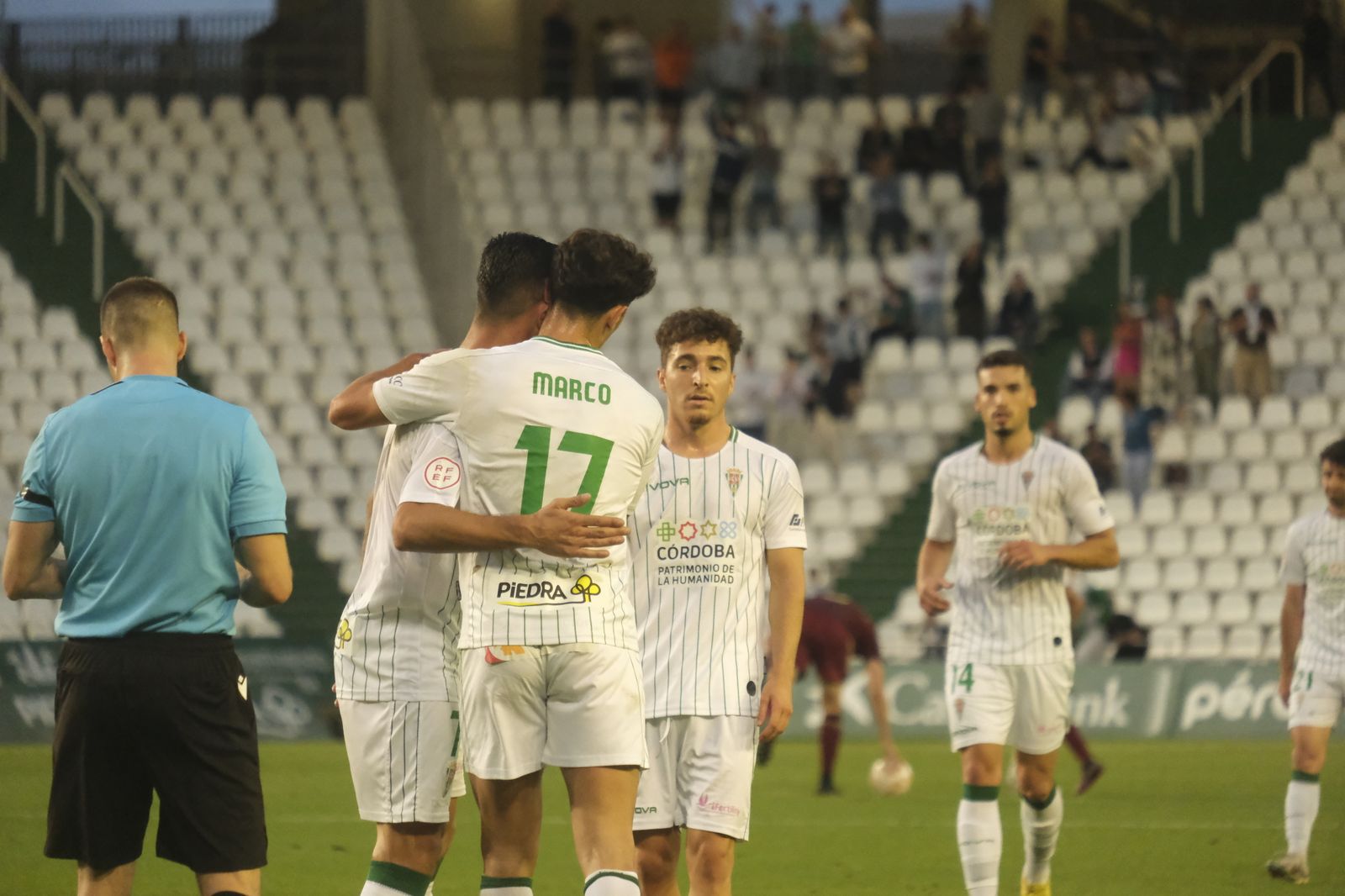 Las mejores fotos del ambiente en El Arcángel en el Córdoba CF - Badajoz