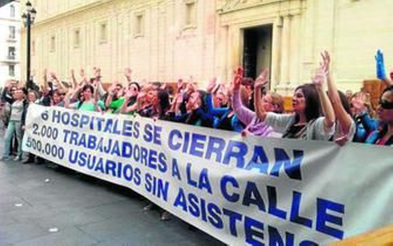 Las plantillas de Pascual volvieron ayer a las calles de Sevilla a protestar ante las puertas del SAS.
