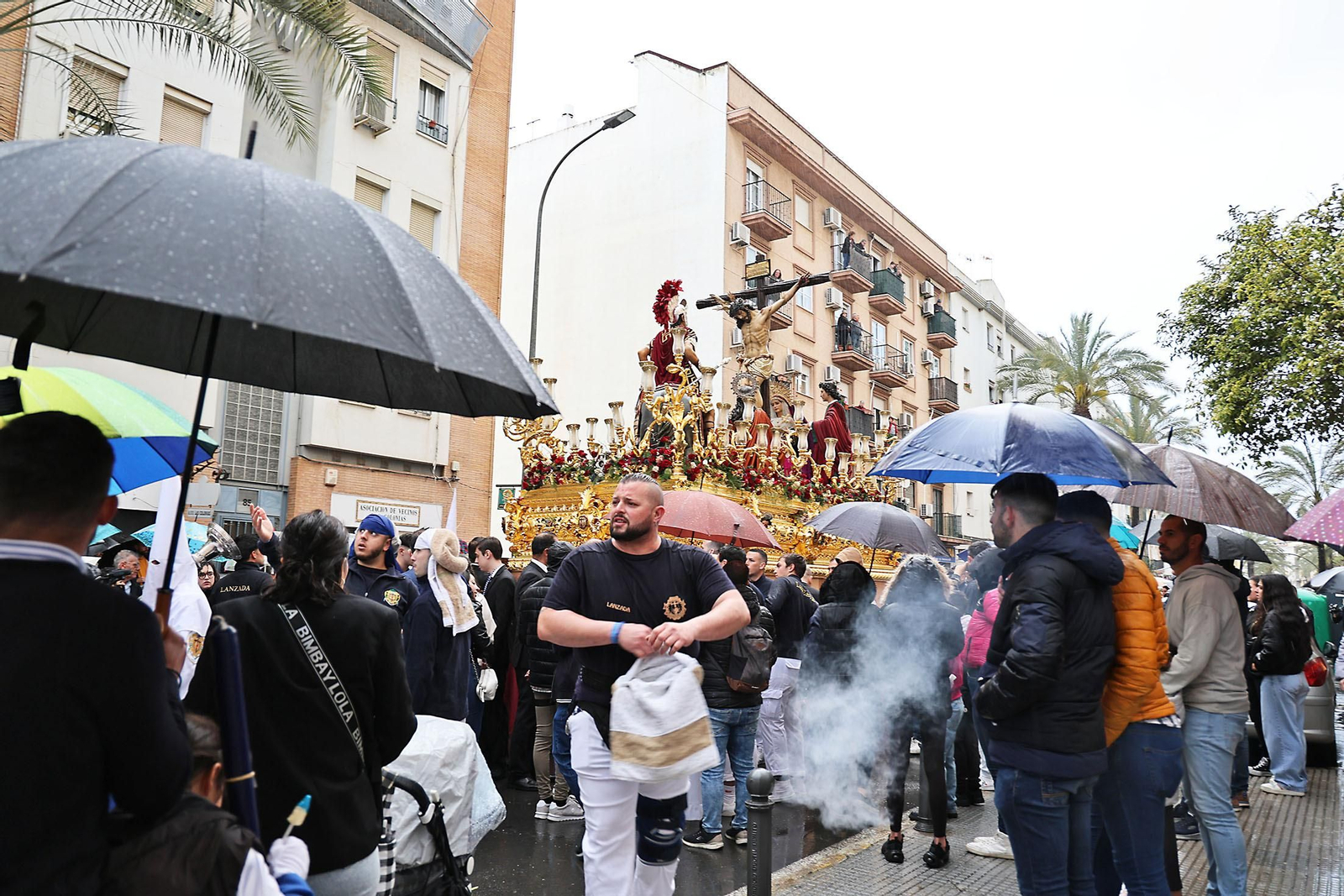 Las mejores imágenes del Martes Santo en Huelva: La Hermandad de La Lanzada
