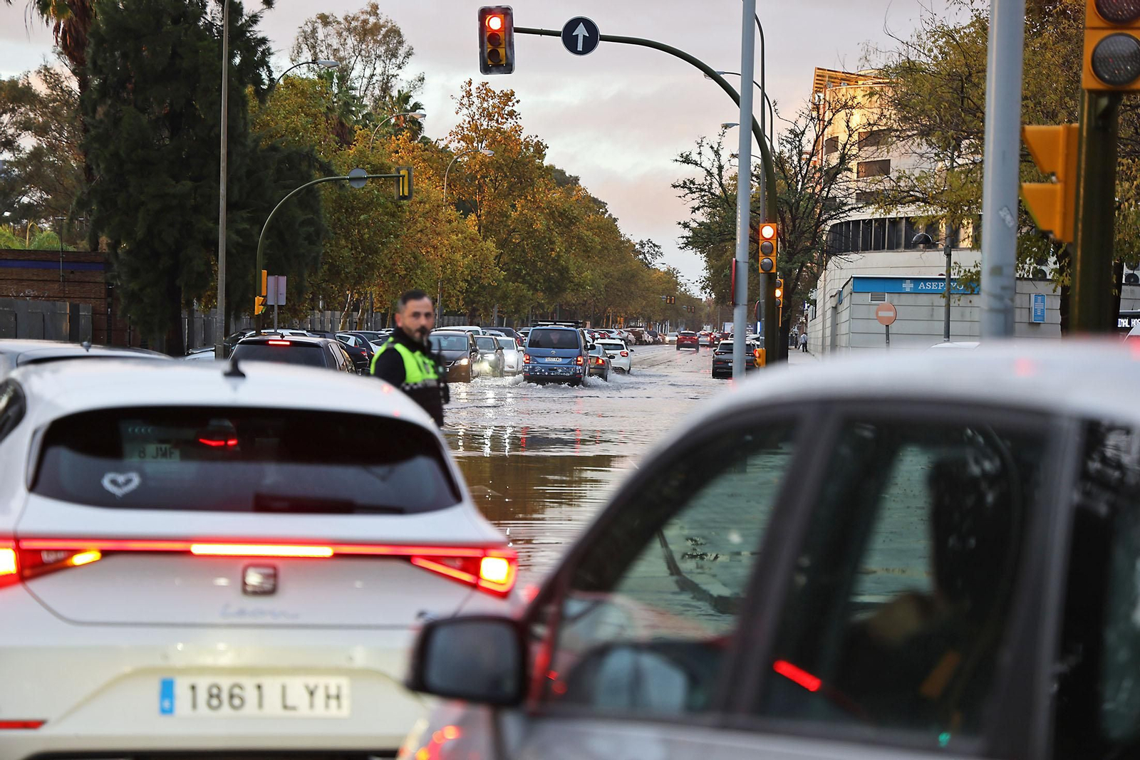Imágenes del caos en Huelva por la borrasca Claudia con inundaciones, riadas y cortes de carreteras
