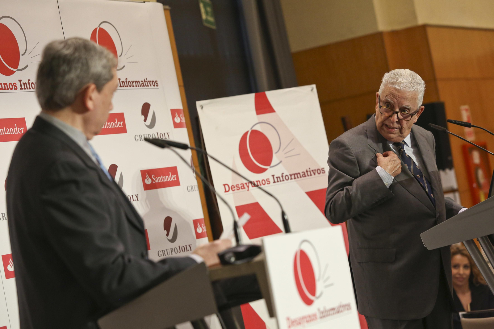 Las imágenes del desayuno-coloquio con Rafael Domínguez de Gor