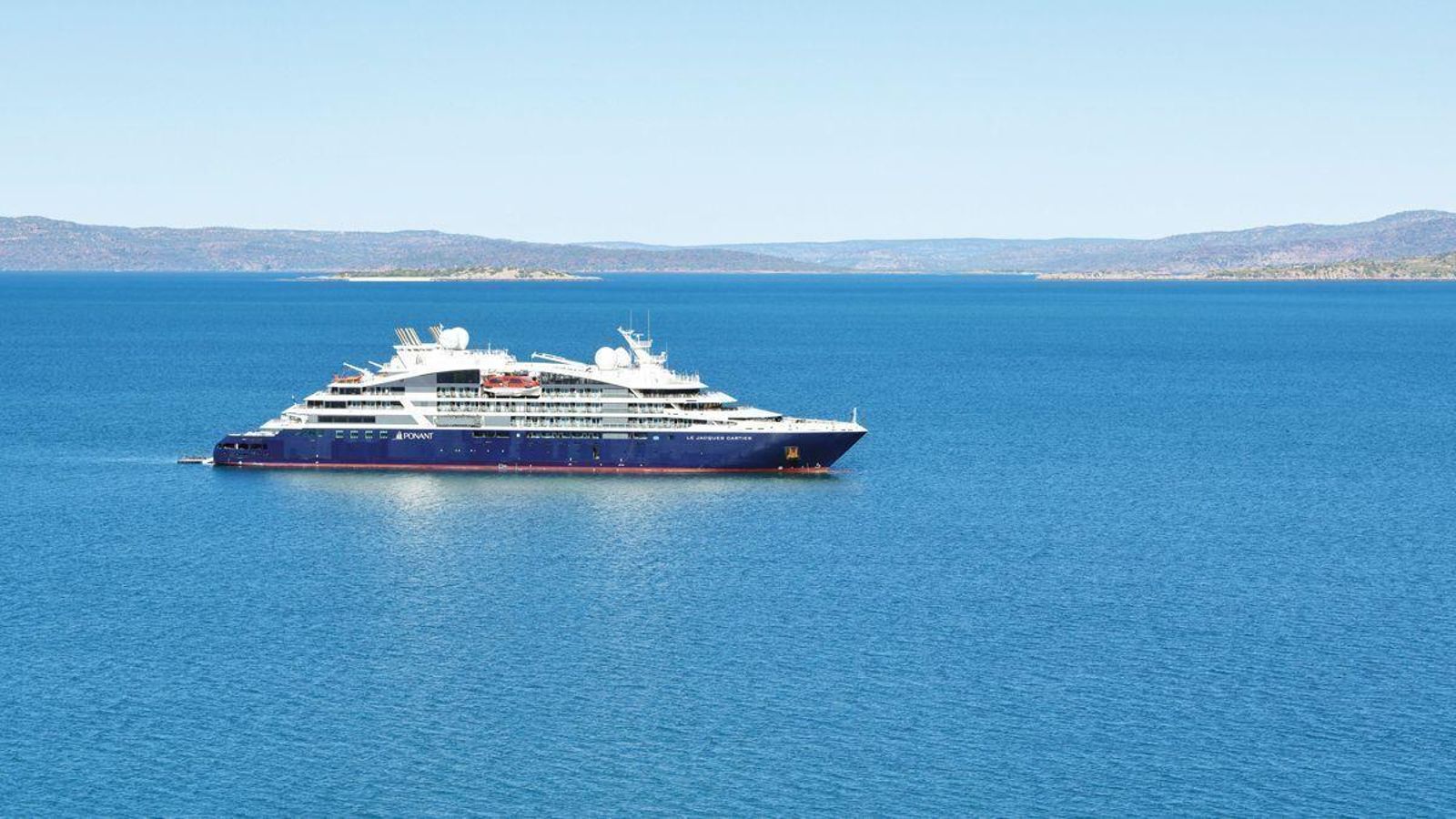 'Le Jacques Cartier' navegando.