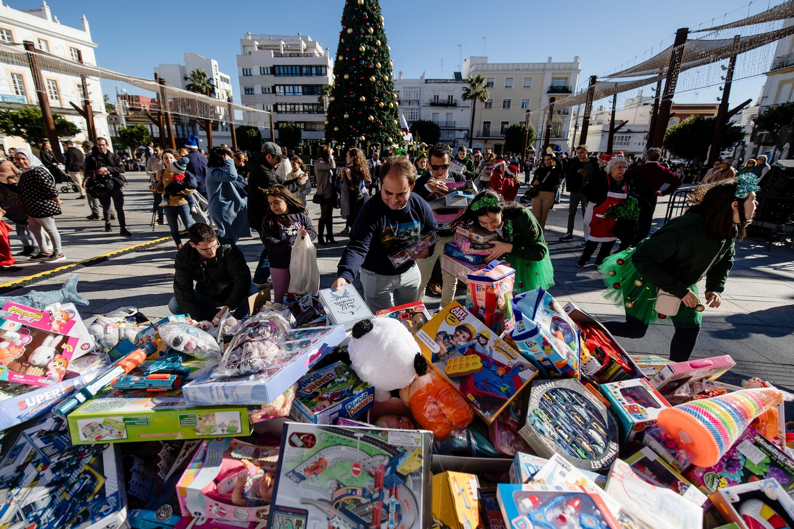 La caravana solidaria para Reyes Magos de San Fernando, en fotografías