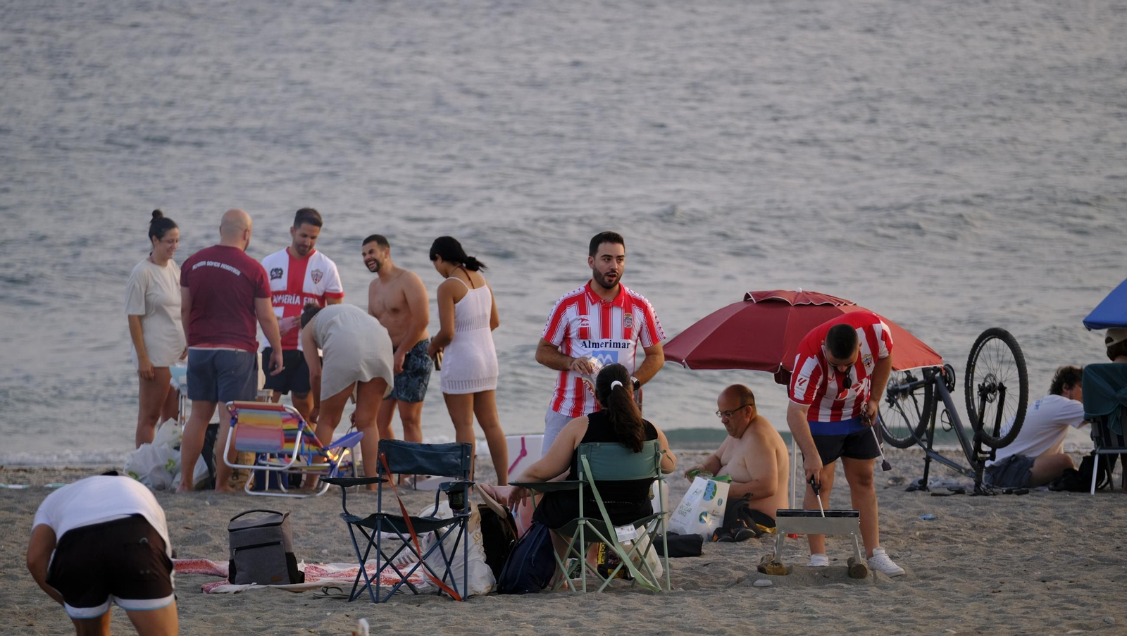 La Noche de San Juan en Almería, en imágenes