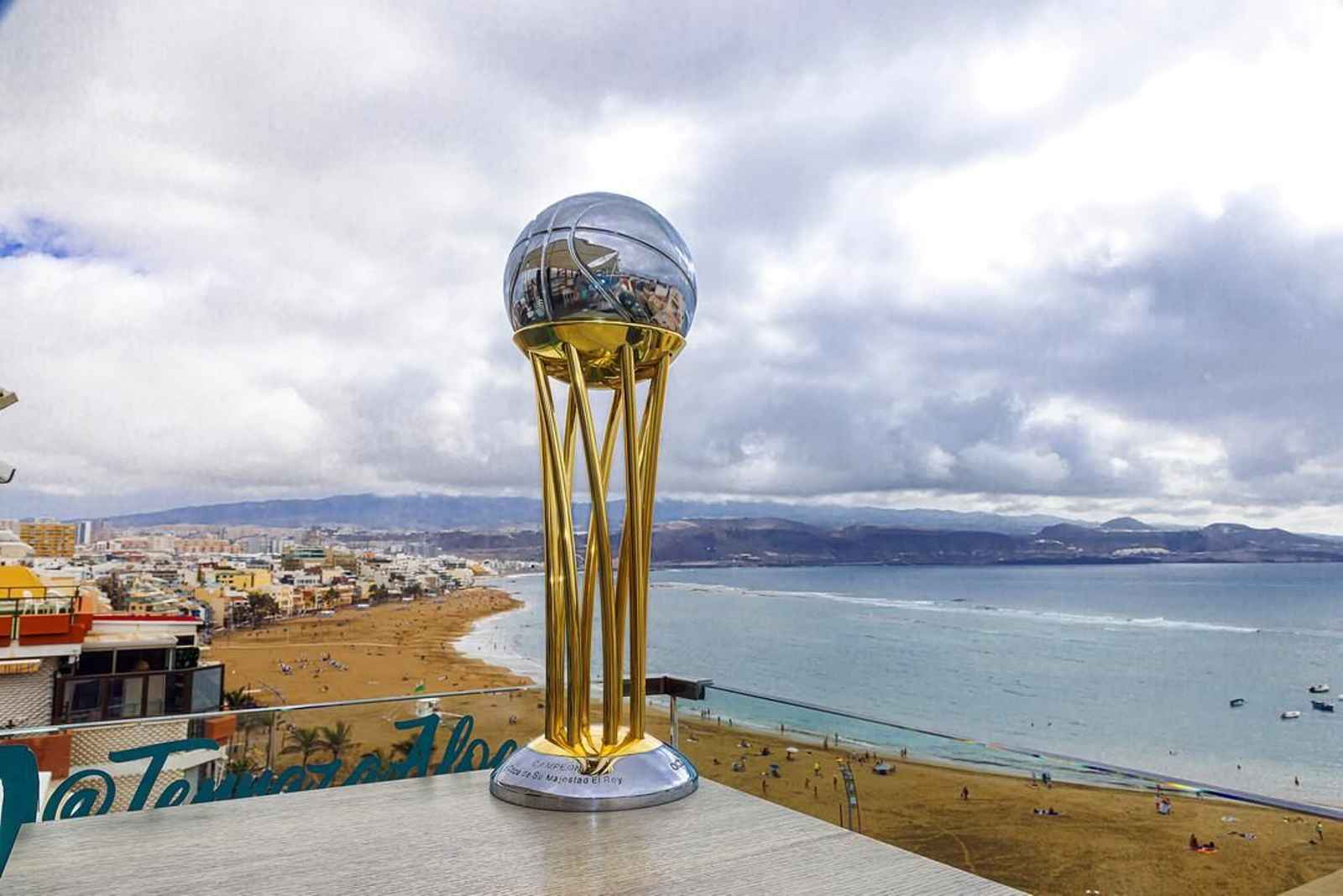 El trofeo de la Copa.