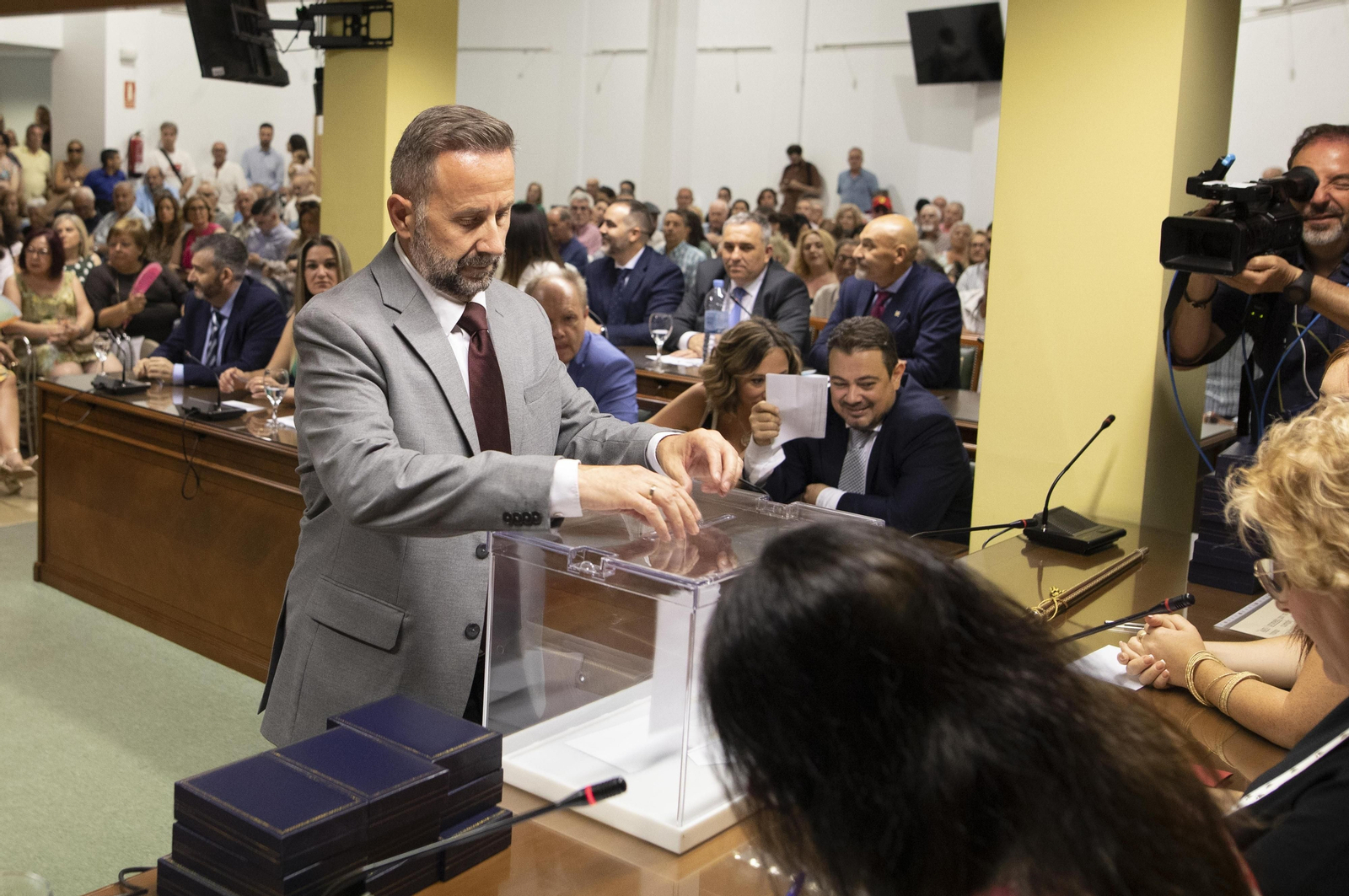 La constitución de los Ayuntamientos de Granada, en imágenes