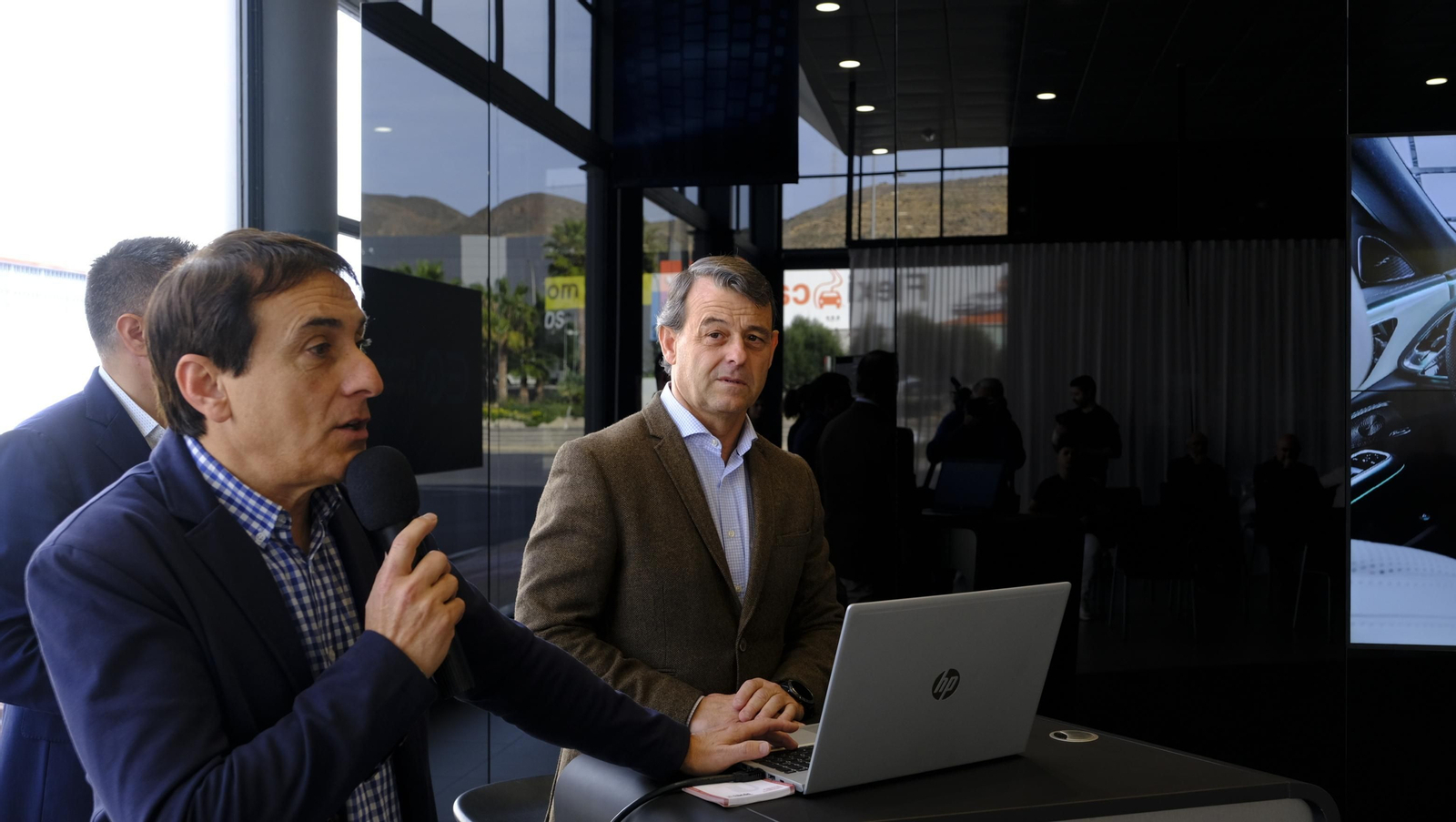 imágenes de la presentación de los nuevos Mercedes-Benz eléctricos, en SAVERES Huércal de Almería