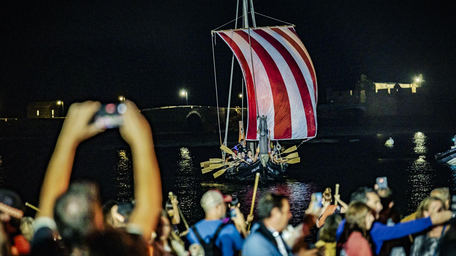 Las imágenes del espectáculo 'Gadir, el resurgir de los fenicios' de 'La fura dels Baus' en La Caleta