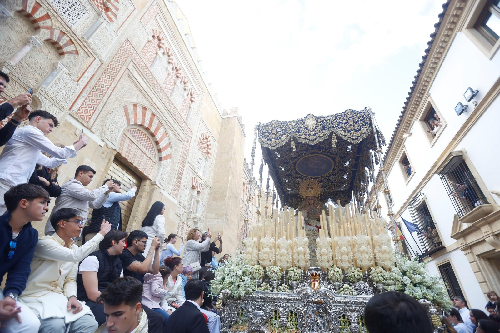 El traslado de la Merced en este Sábado Santo de Córdoba, en imágenes