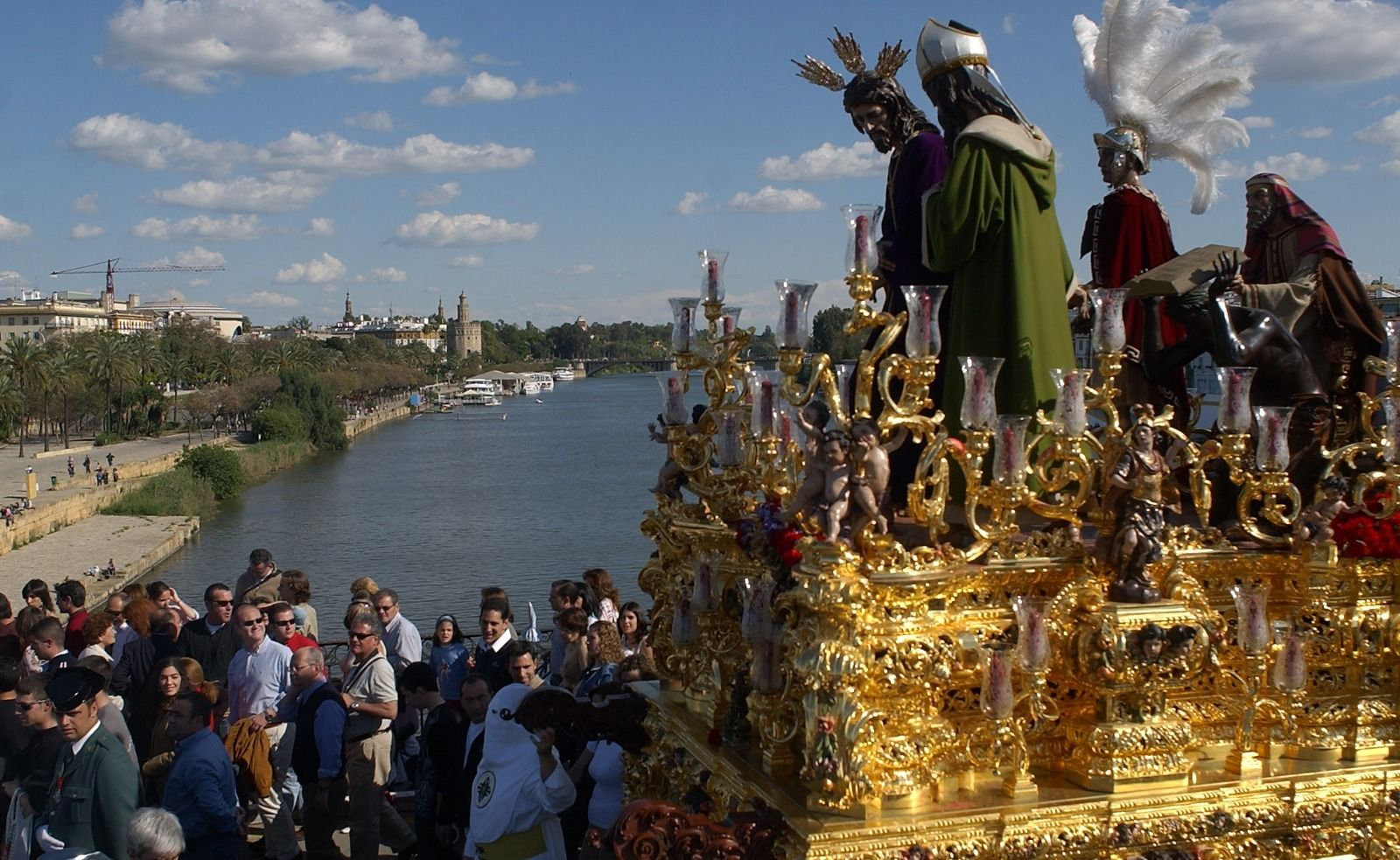 Las mejores imágenes del Santo Entierro Grande de 2004