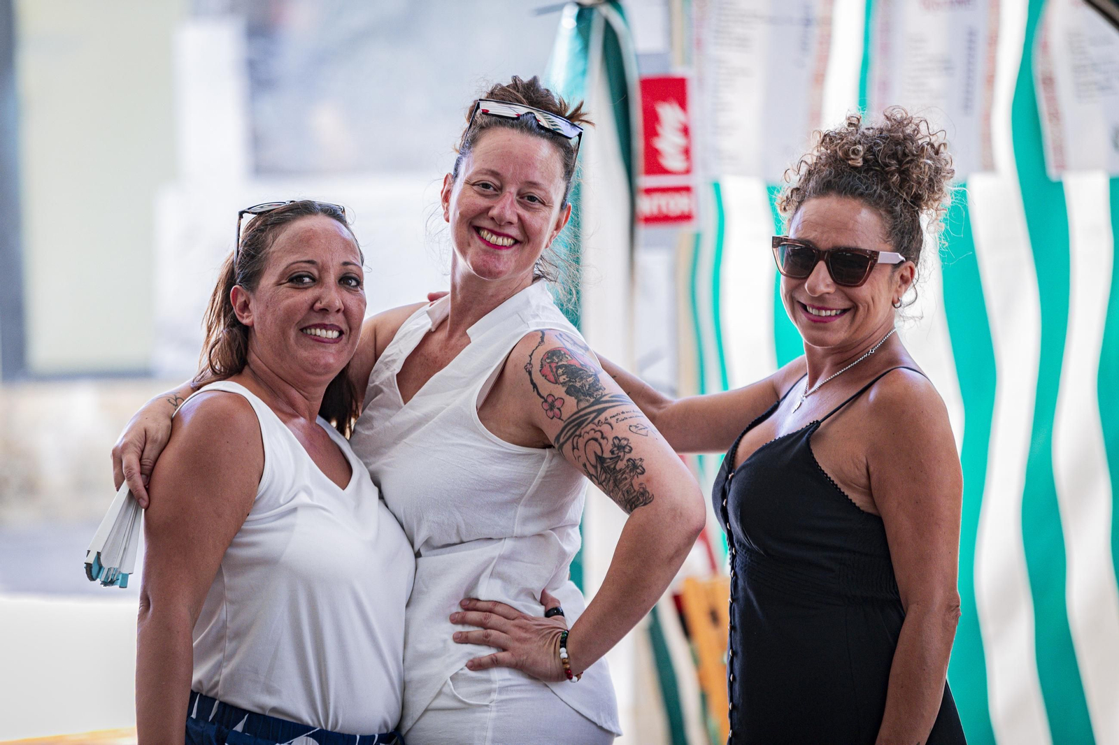 Búscate en las imágenes del Día de la Mujer de la Feria del Carmen y de la Sal de San Fernando