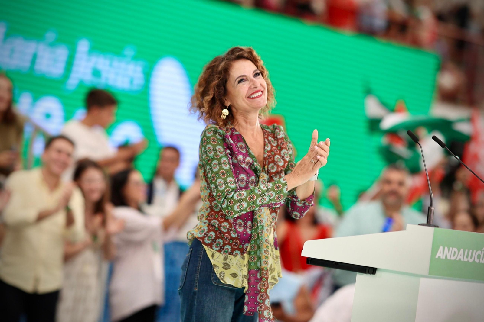 Sánchez arropa la candidatura de Montero en un multitudinario acot en Málaga, en imágenes