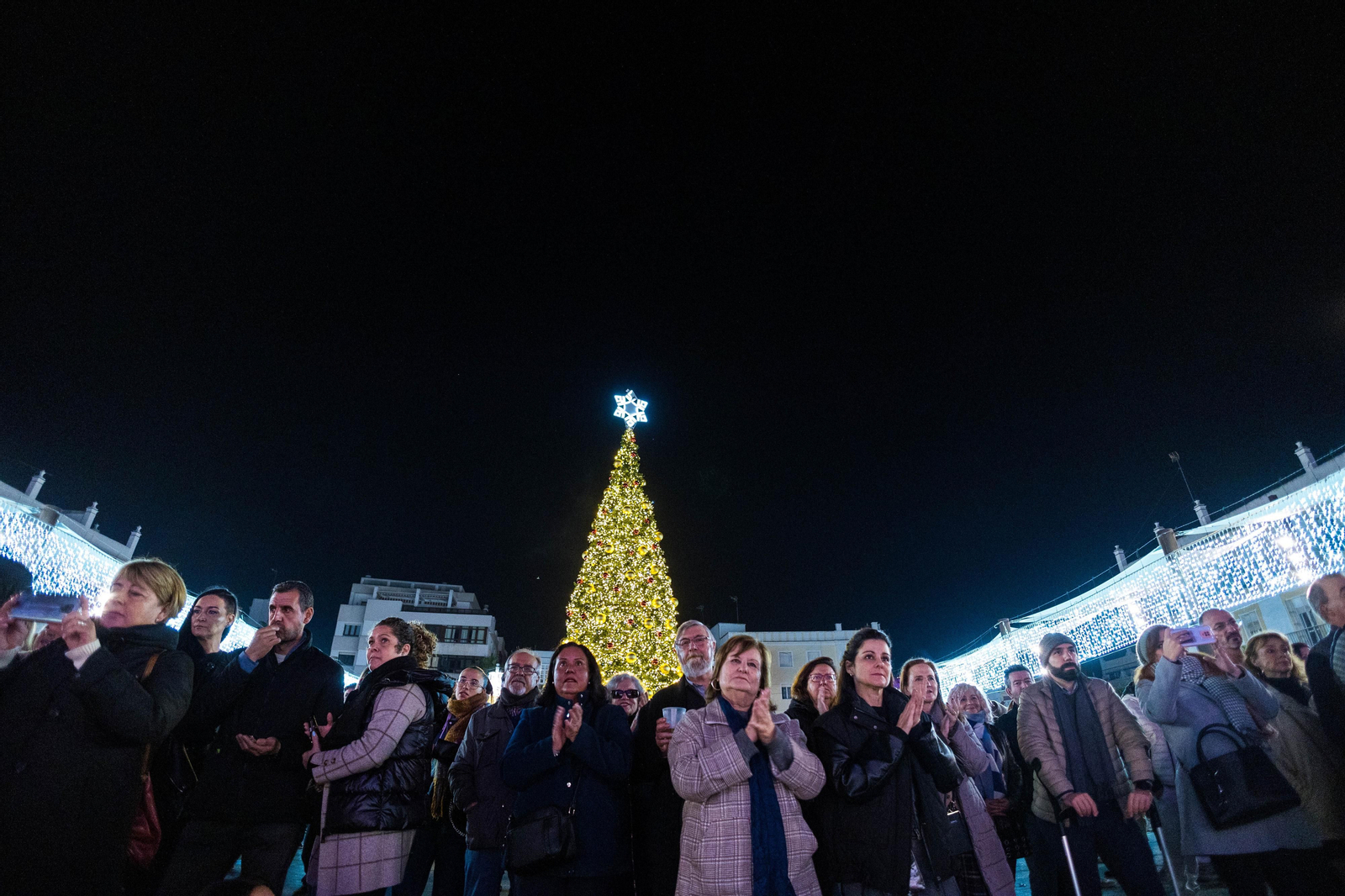 Doble sesión de zambombas navideñas en la plaza del Rey de San Fernando