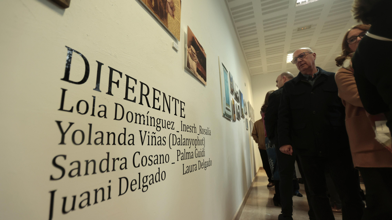 Inauguración exposición fotográfica colectiva "Diferente"