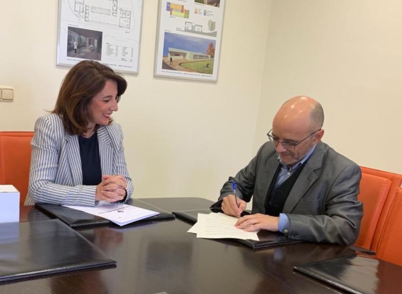 Firma del acuerdo para impulsar la formación jurídica en la comarca del Guadalhorce.