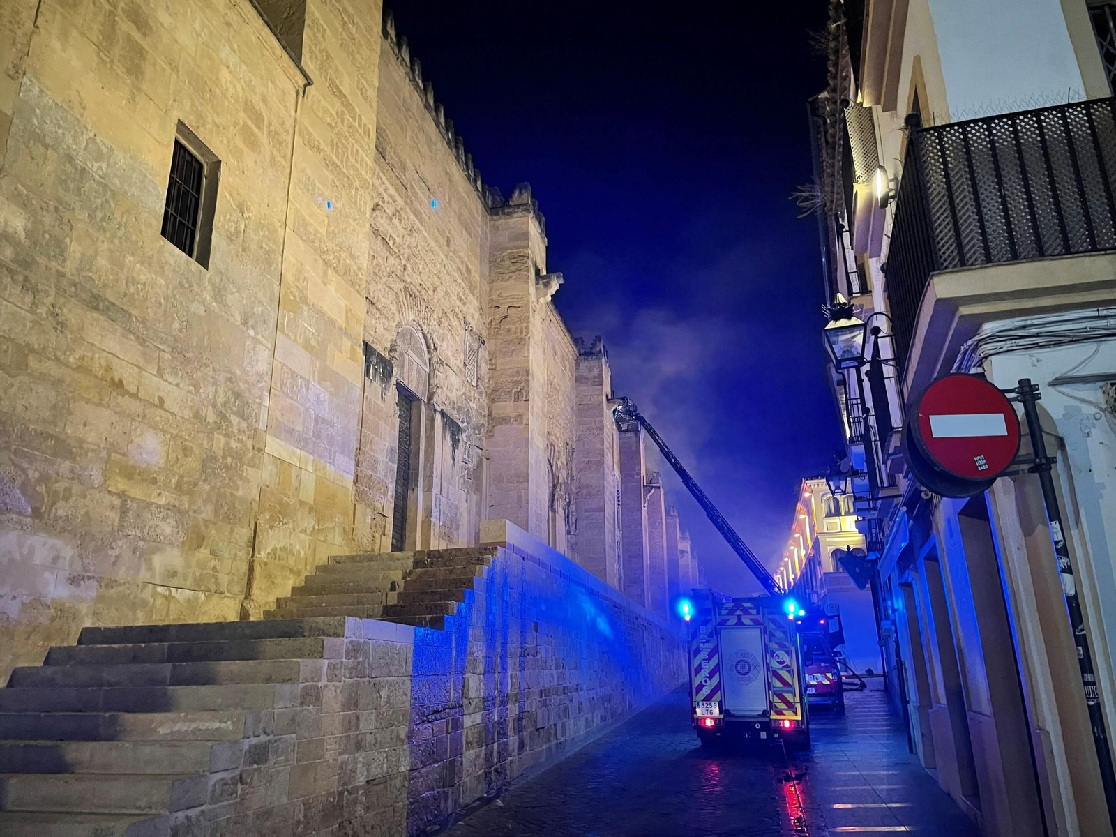 Las fotos del incendio en la Mezquita-Catedral de Córdoba