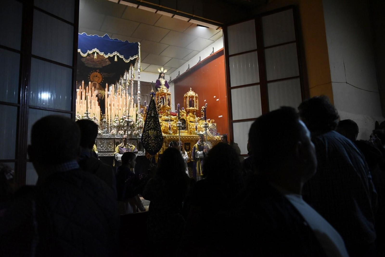 Devoción por los titulares del Rescatado en este Domingo de Ramos en Córdoba, en imágenes