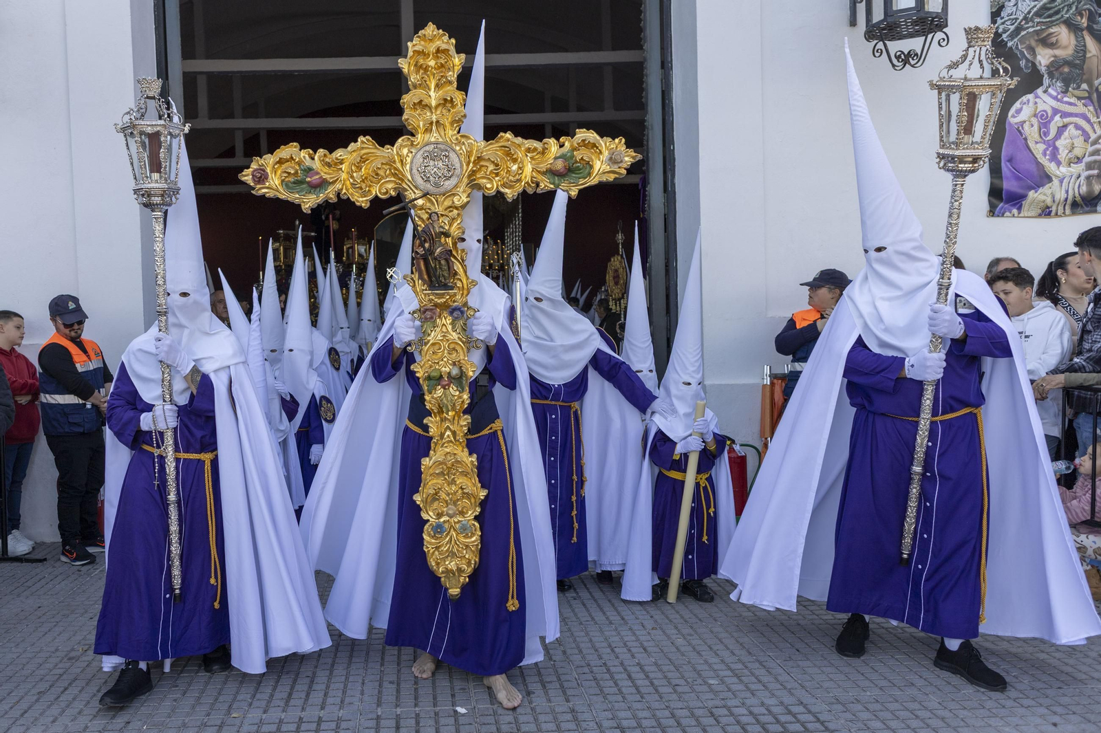 En imágenes, Gran Poder adeanta su salida y recorta su recorrido en el Miércoles Santo de la Semana Santa 2025 de San Fernando