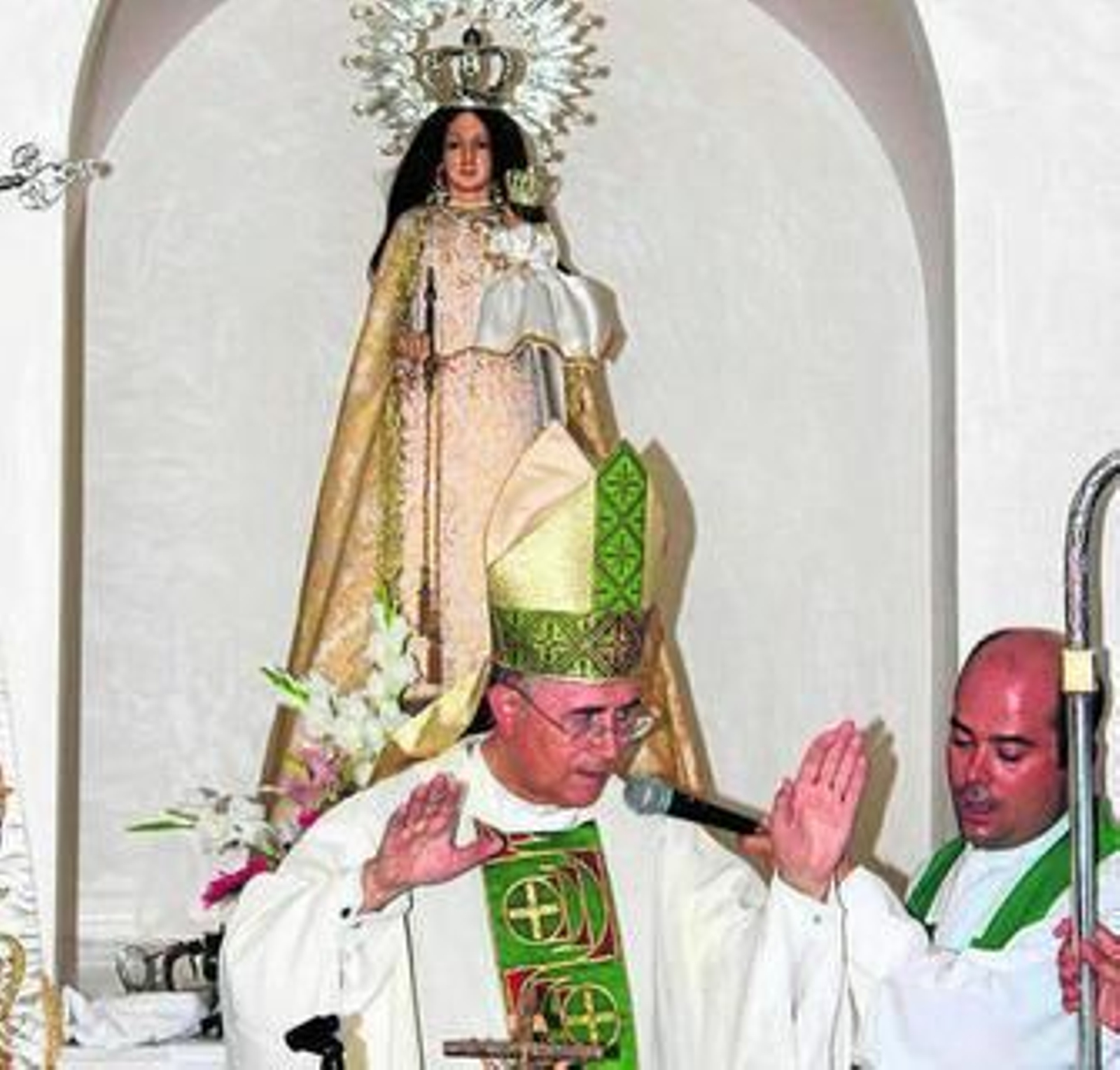 Bendición oficiada por el Obispo de Almería de la Ermita restaurada. Bendición oficiada por el Obispo de Almería de la Ermita restaurada.