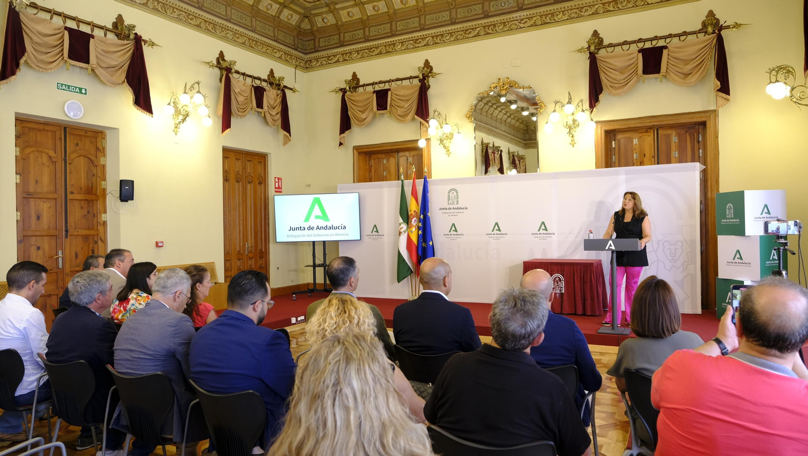 Imágenes de la entrega de ayudas de la Junta de Andalucía a diversos pueblos de Almería