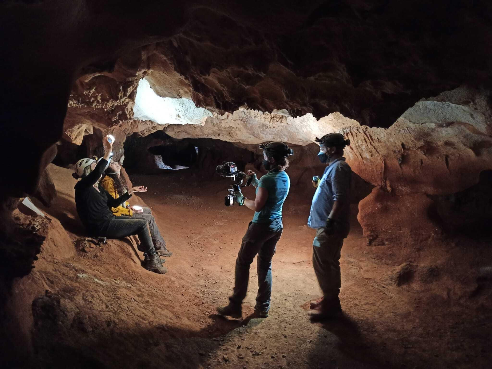 Las mejores fotografías de la visita de National Geographic a la Cueva de la Victoria