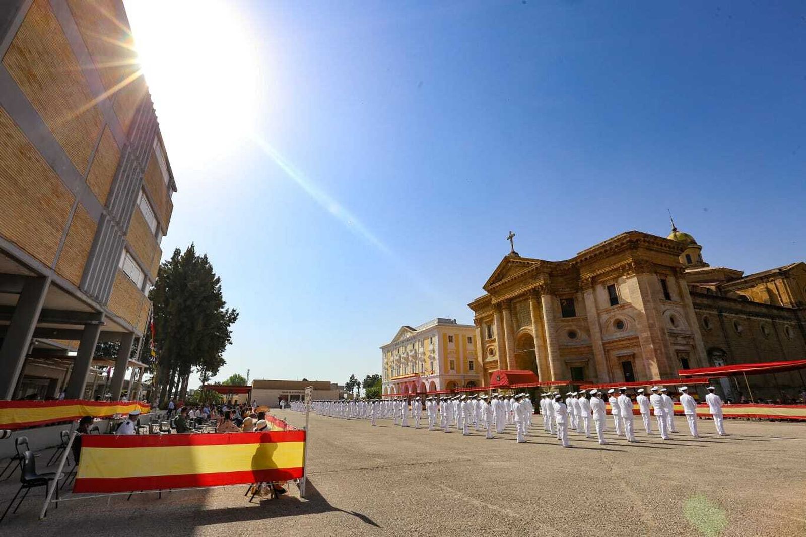 Entrega de despachos en la Escuela de Suboficiales de la Armada
