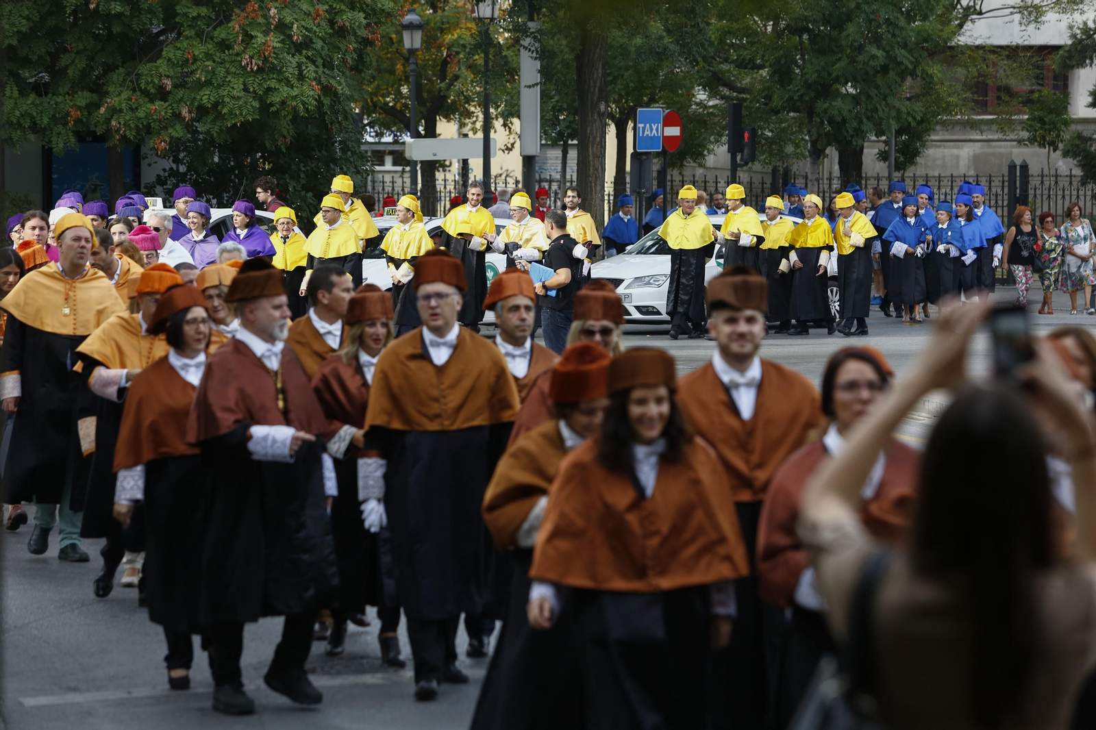 La Junta acometerá el cambio del mapa de titulaciones y reconoce la falta de financiación del sistema universitario