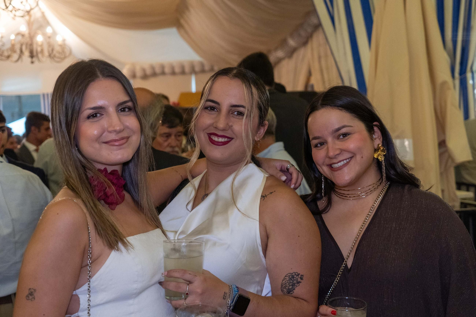 Imágenes del ambiente del ambiente de la noche del sábado en la Feria de Otoño y del Caballo 2025 de Huelva