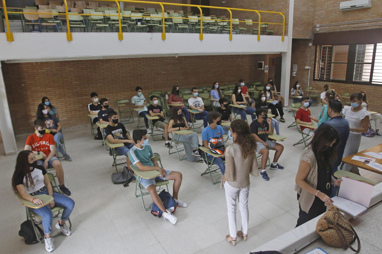 La vuelta al instituto en Córdoba en un curso marcado por el covid-19, en fotos