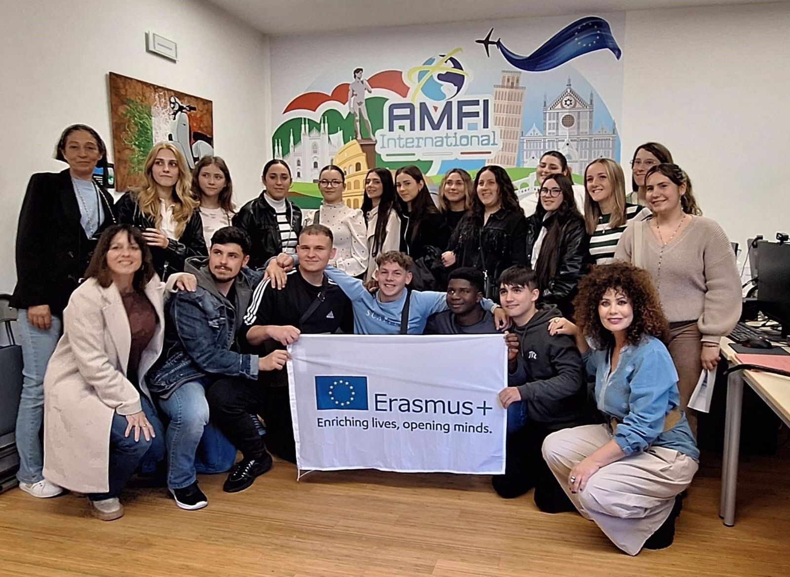 Imagen de los 20 estudiantes beneficiados por el proyecto de movilidad internacional, Hebe Mobility.