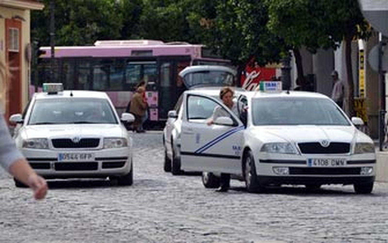 Proponen que los taxis de Jerez sólo puedan trabajar 16 horas al día