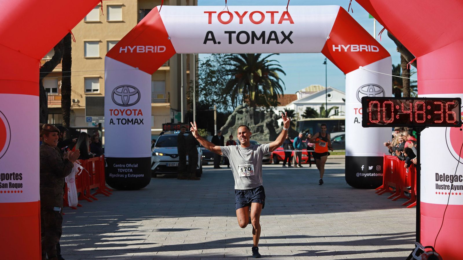 Las mejores fotos de la VIII Carrera Cívico Militar 'Entre dos ciudades'