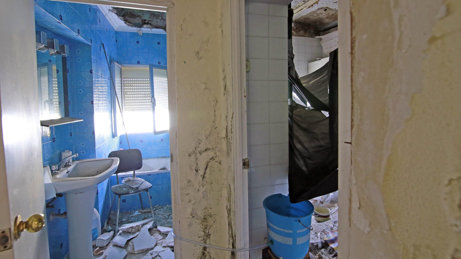 Imagen del cuarto de baño de la vivienda siniestrada.