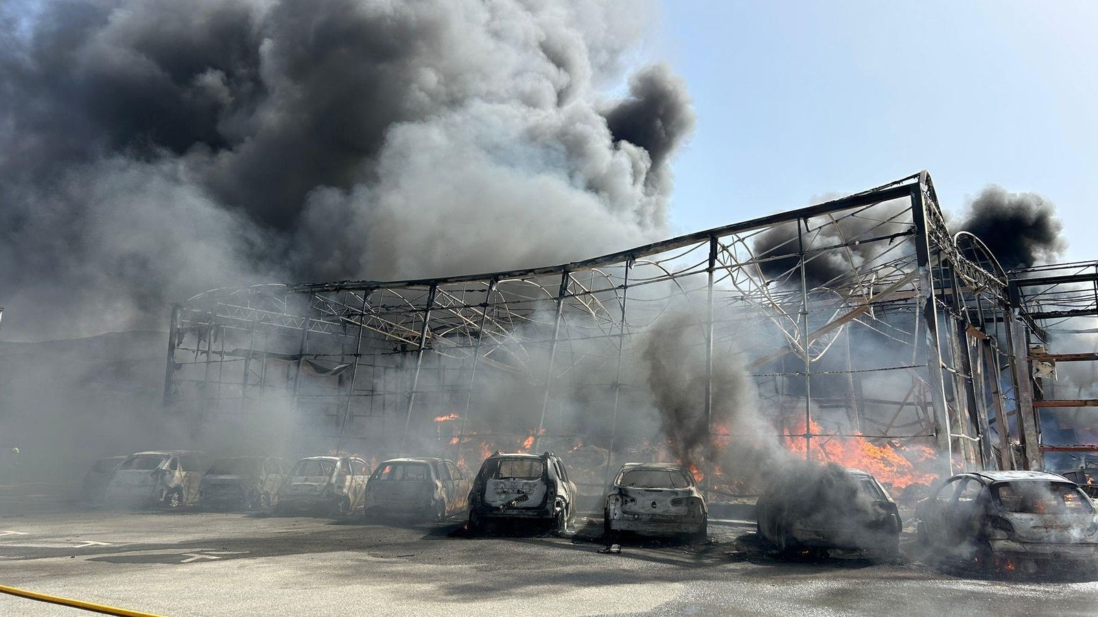 Incendio en una empresa de subtropicales