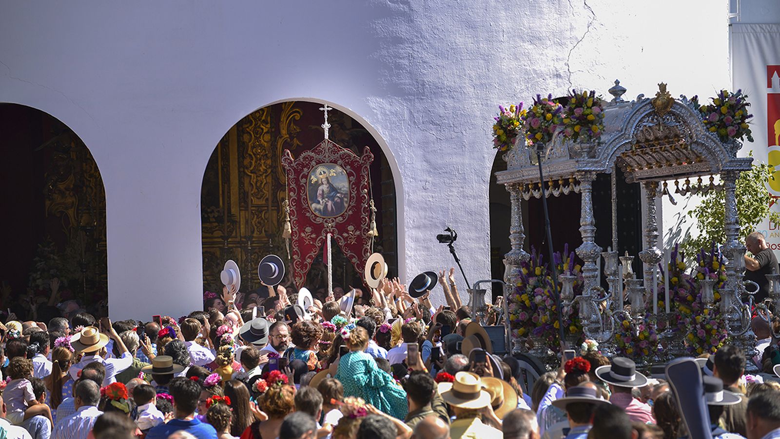 El Simpecado en la aldea de Los Pajares