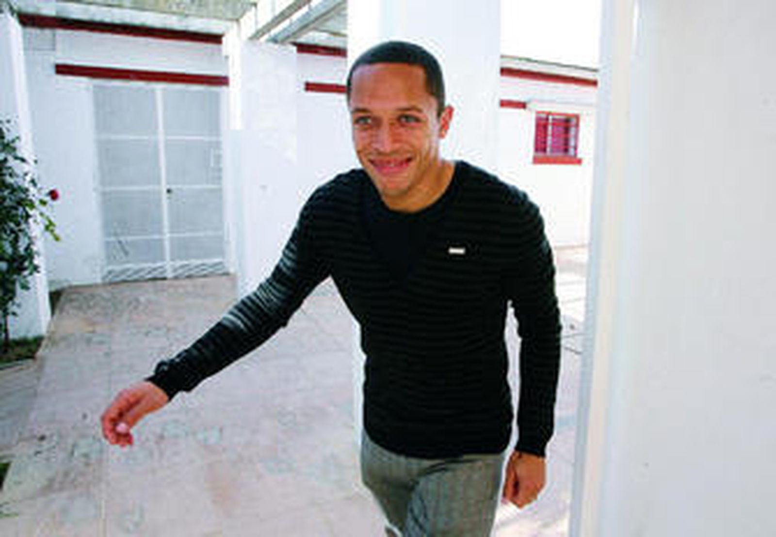 Adriano, sonriente, en la ciudad deportiva.
