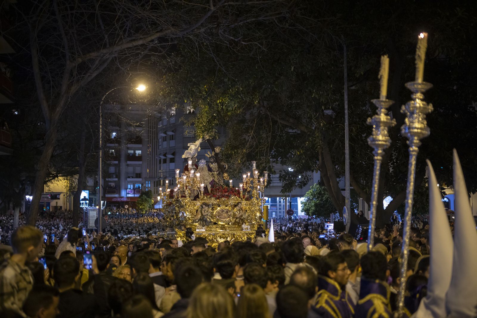 Lunes Santo: Tres Caídas en Huelva, en imágenes