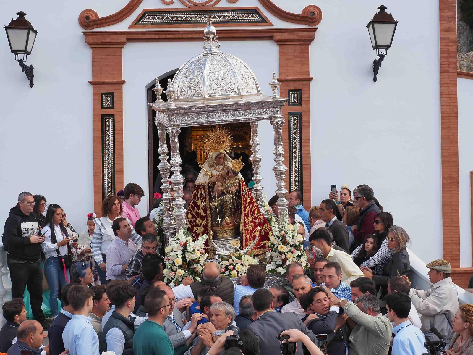 No te pierdas las espectaculares fotografías de la Romería de la Peña, en Puebla de Guzmán