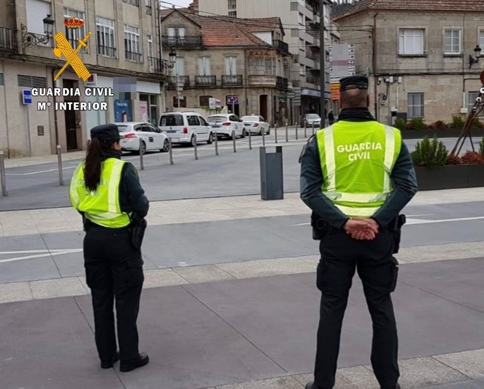 Agentes de la Guardia Civil en la localidad cacereña