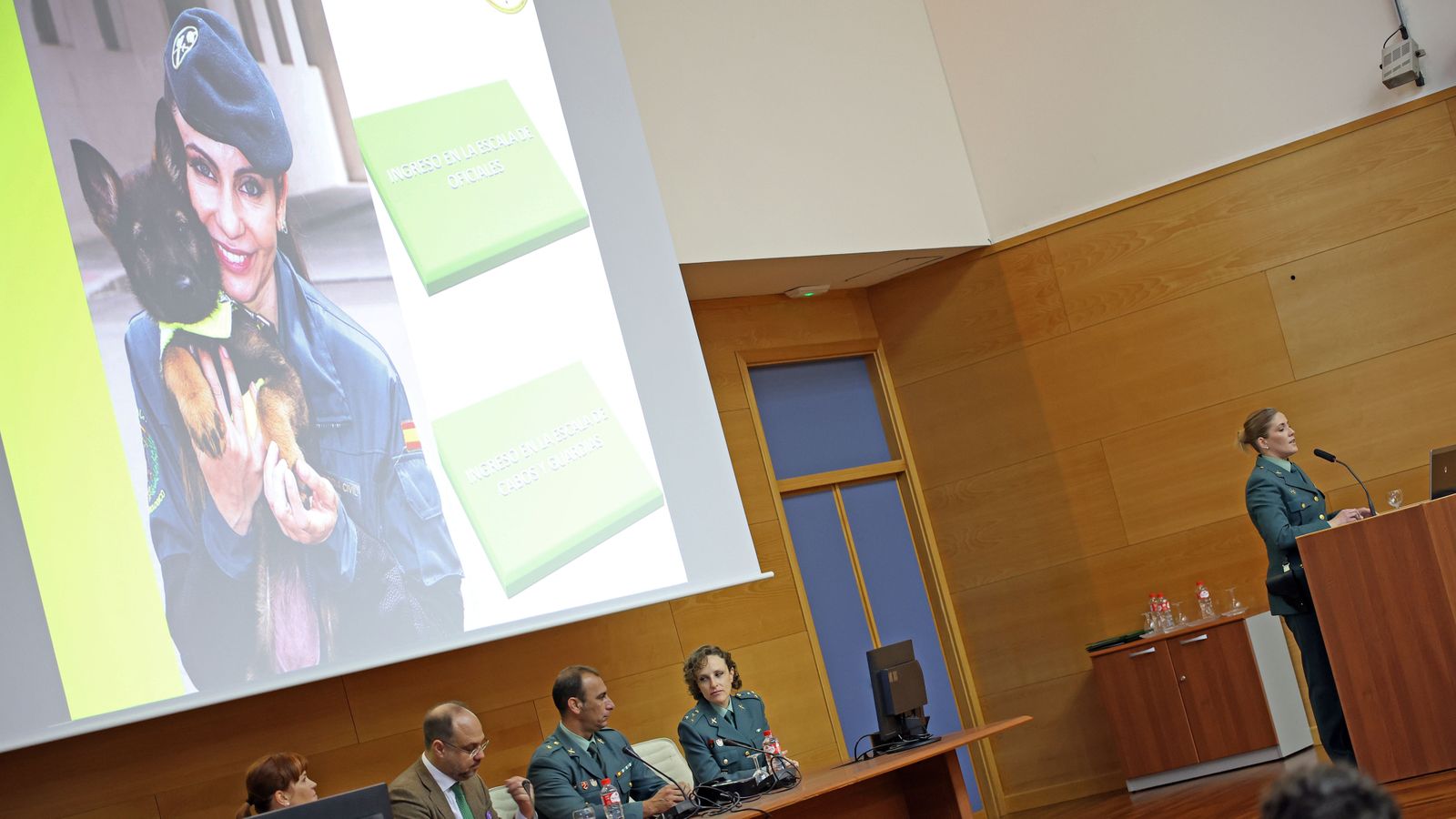 La mujer en la Guardia Civil, debate en la UCA en Jerez con motivo del 8M