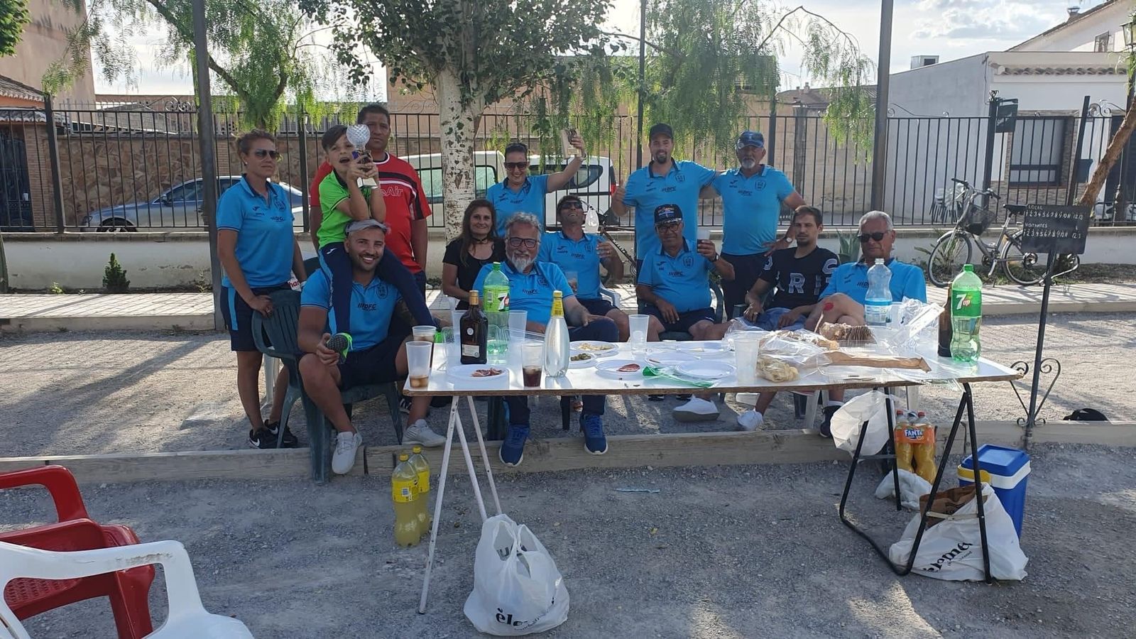 Los vencedores celebraron a lo grande su triunfo.