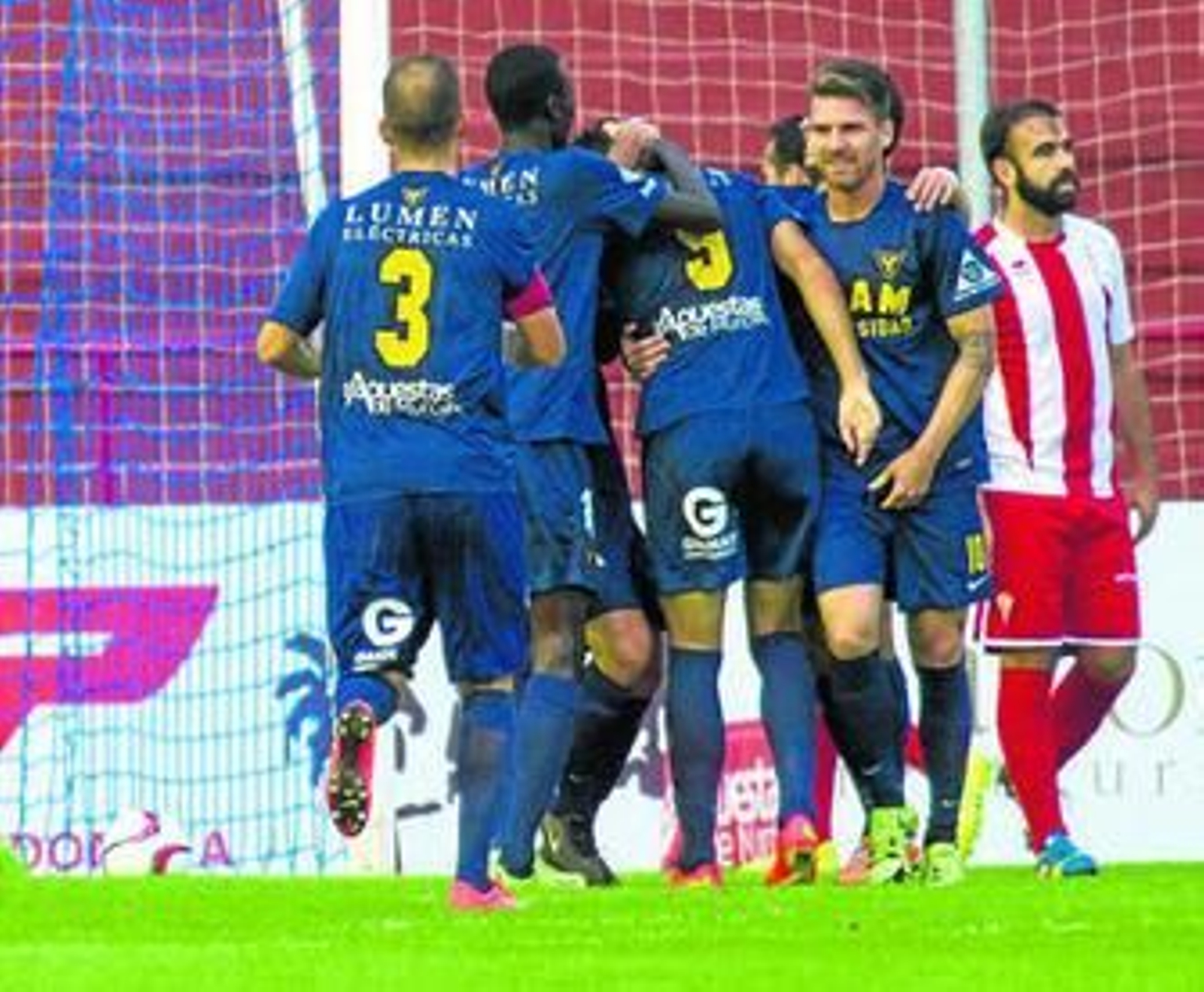 El conjunto universitario festeja un gol en la Condomina.