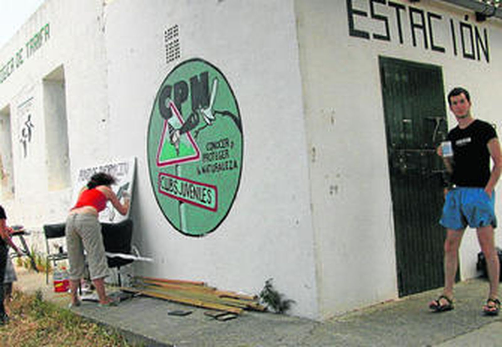 Voluntarios en la estación ornitológica de Tarifa, en imagen de archivo.