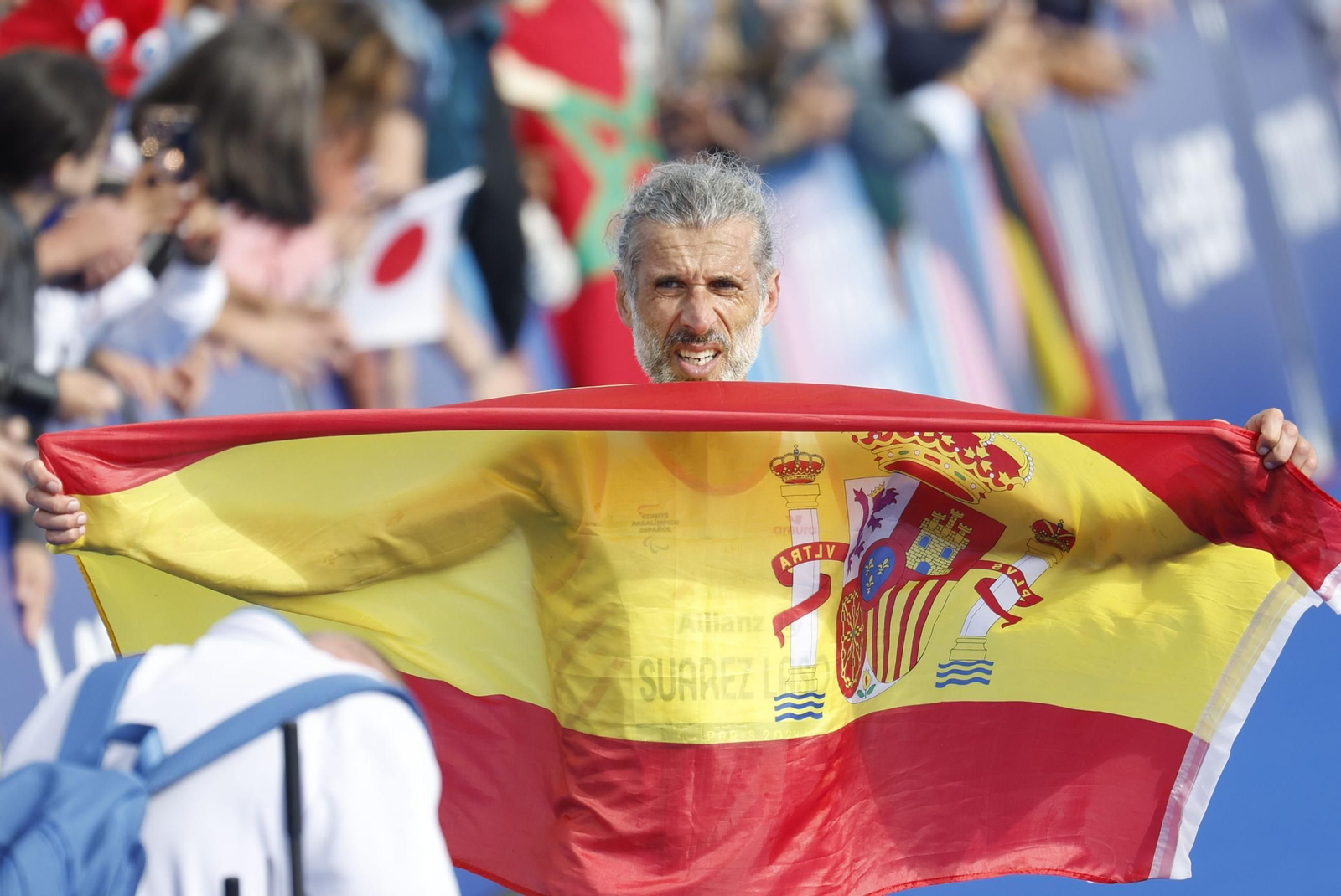 El atleta Alberto Suárez, en la meta del maratón de los Paralímpicos de París. El atleta Alberto Suárez, en la meta del maratón de los Paralímpicos de París.