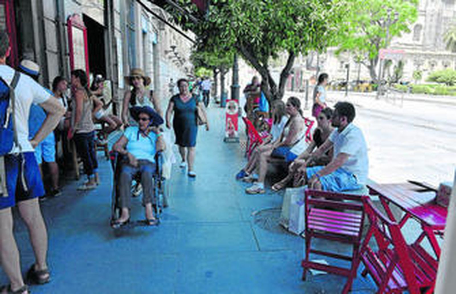 Los técnicos culpan a la ordenanza de Zoido del 'tsunami' de veladores