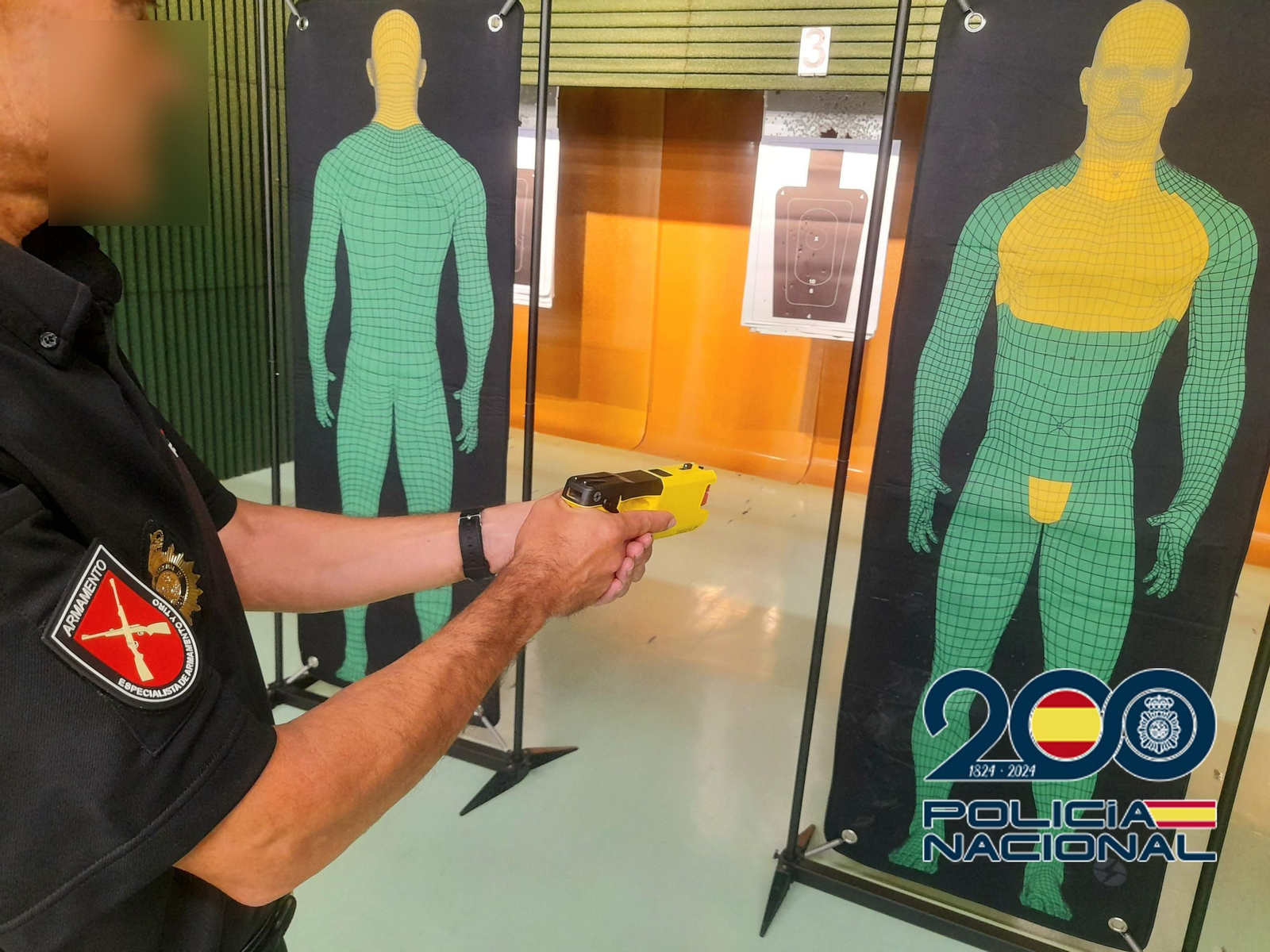 Pistola taser de la Policía Nacional. Pistola taser de la Policía Nacional.