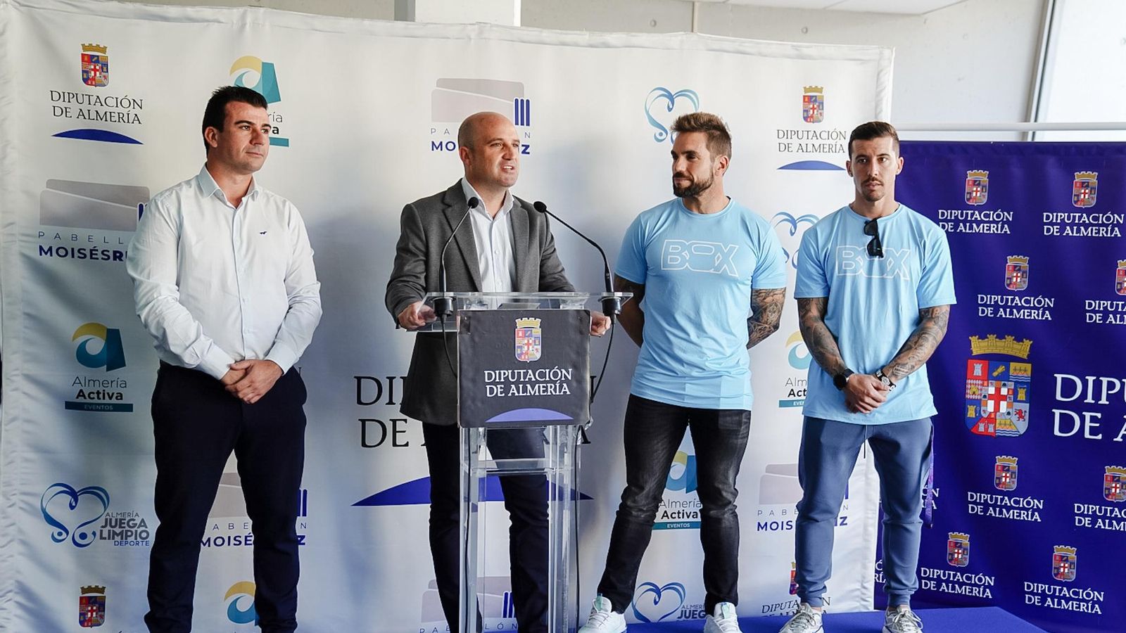 José Antonio García, diputado de Deportes, explicando el evento que se celebrará en Níjar