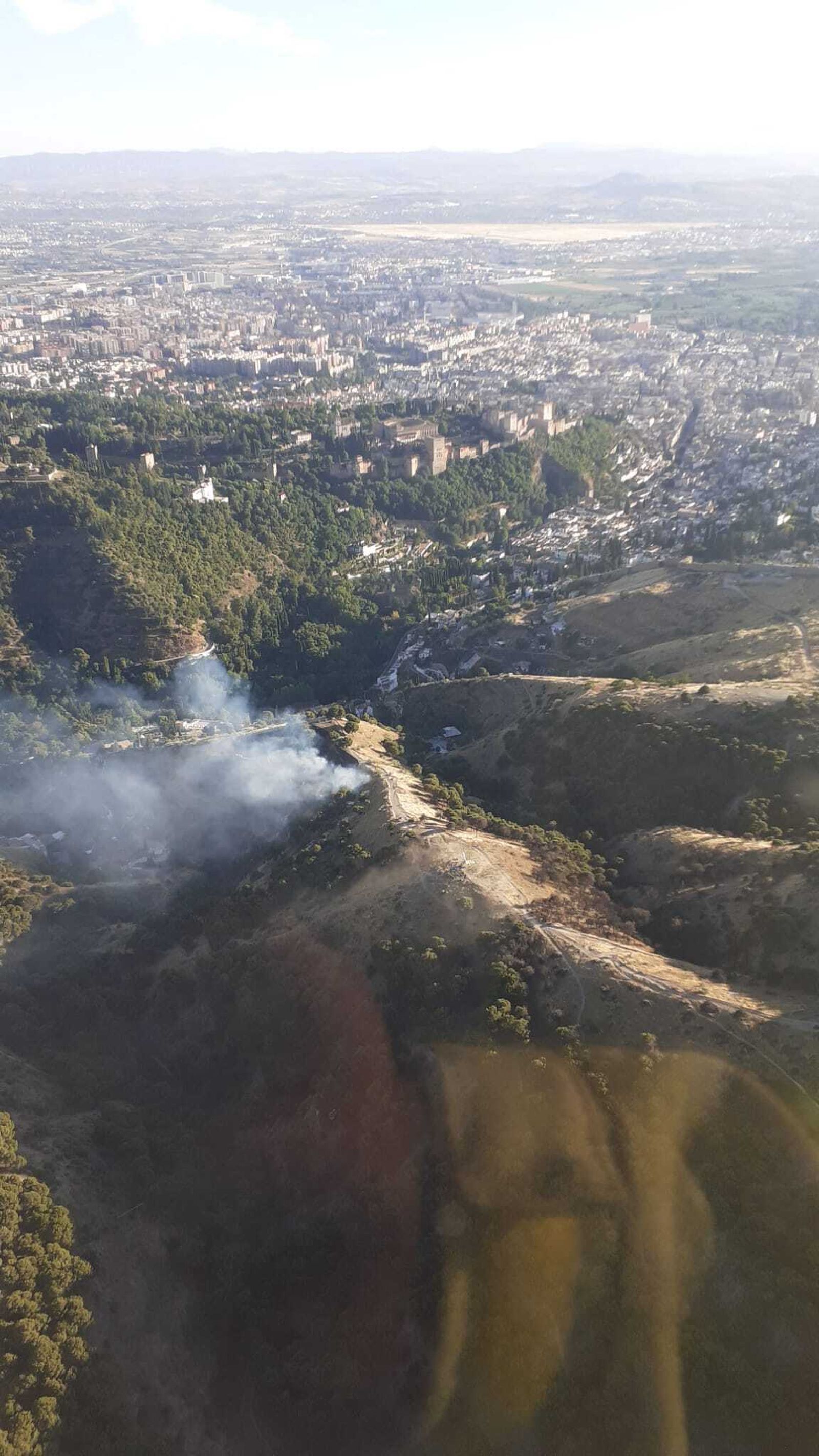 Imagen aérea de la zona del incendio ayer por la tarde