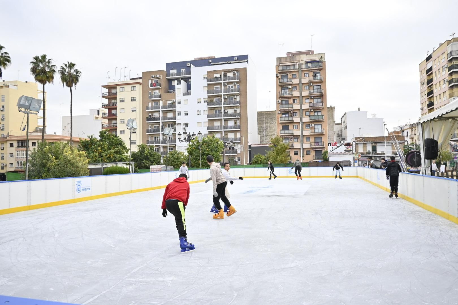 Imágenes de la inauguración de la pista de hielo de Isla Chica